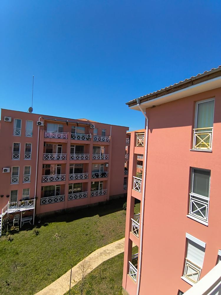 Ekskluzywnie umeblowana kawalerka w zamkniętym kompleksie z bogatą infrastrukturą i spokojną atmosferą