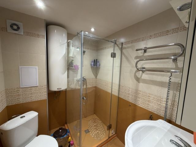 Przestronny apartament z jedną sypialnią i widokiem na morze w samym sercu Sarafowa z możliwością przebudowy na apartament z dwiema sypialniami