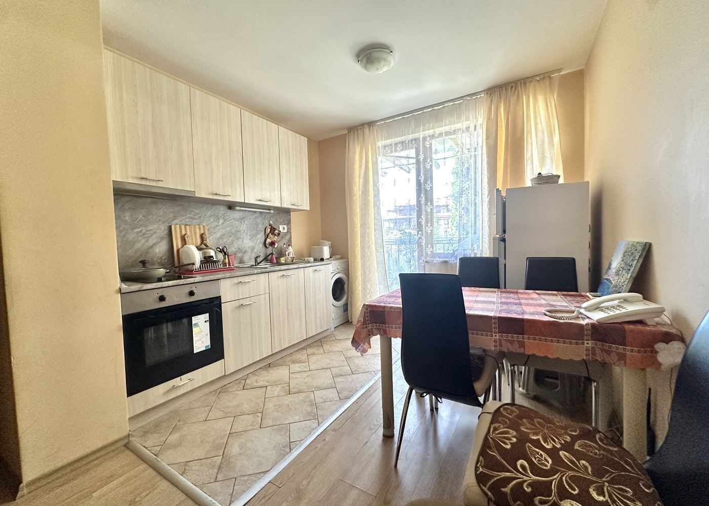 Apartament z jedną sypialnią w pierwszej linii brzegowej w Świętym Własie – przytulność i morska atmosfera