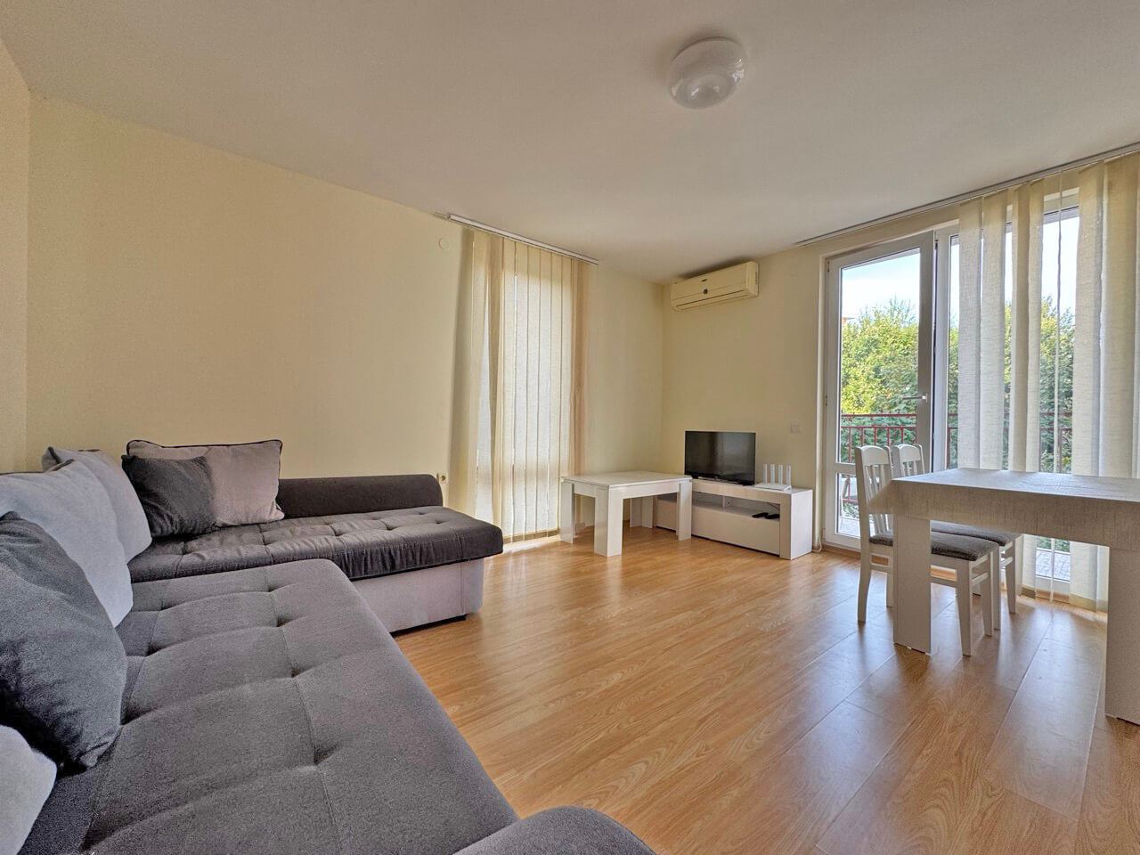 Gotowe do zamieszkania! Dwupokojowe mieszkanie w atrakcyjnym kompleksie w Świętym Własie