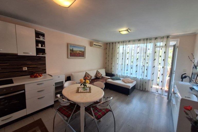 Przytulny apartament z jedną sypialnią 200 metrów od plaży w Rawdzie – komfort i spokój w doskonałej nieruchomości nad morzem