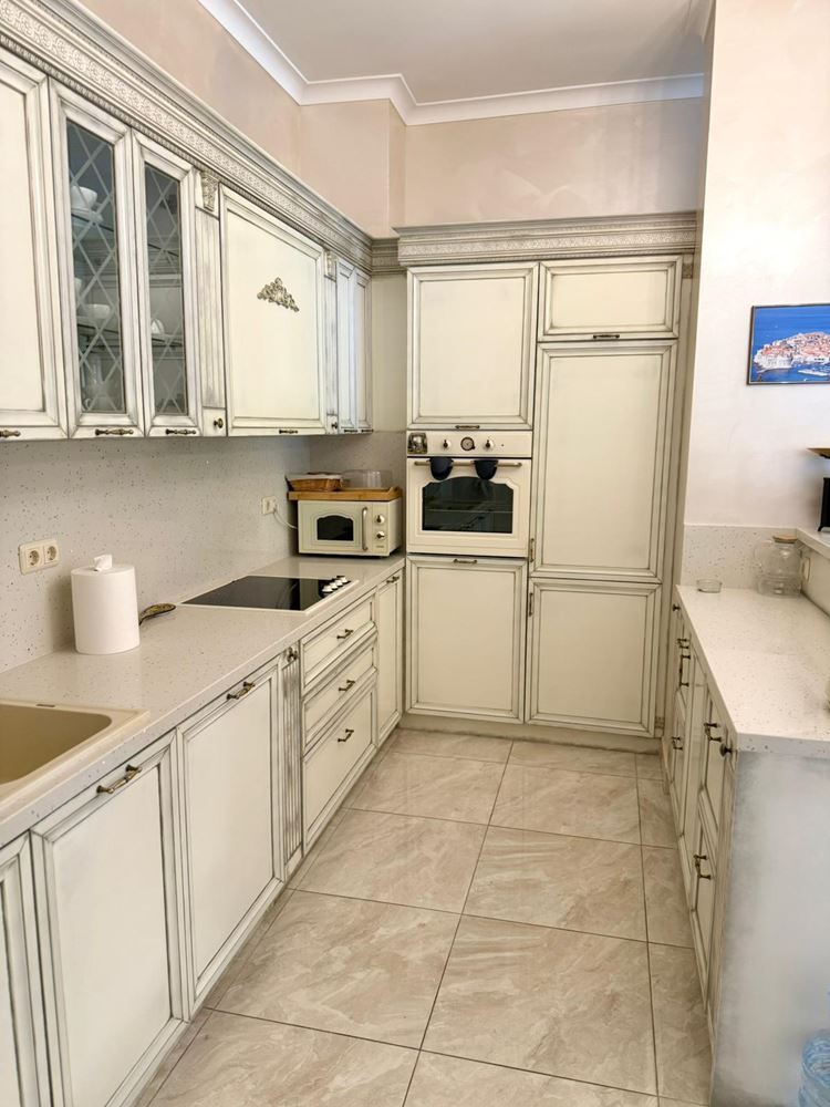 Luksusowy apartament typu mezonet z przestronną werandą i widokiem na basen w Świętym Własie