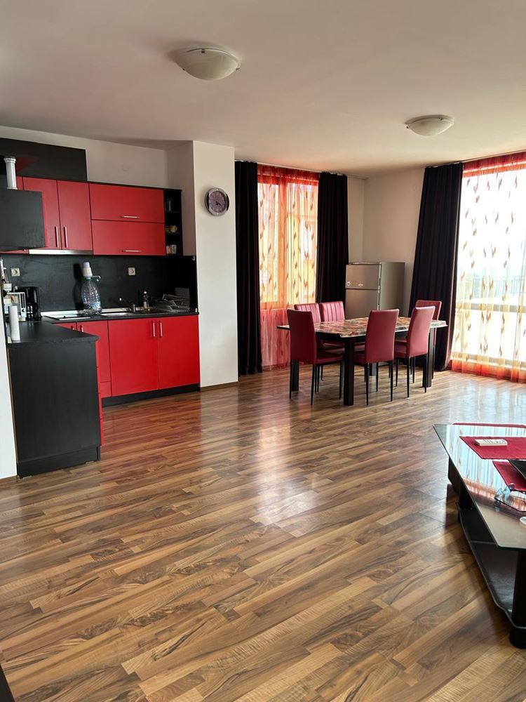 Przestronny apartament z dwiema sypialniami i panoramicznym widokiem na morze w Sveti Vlas