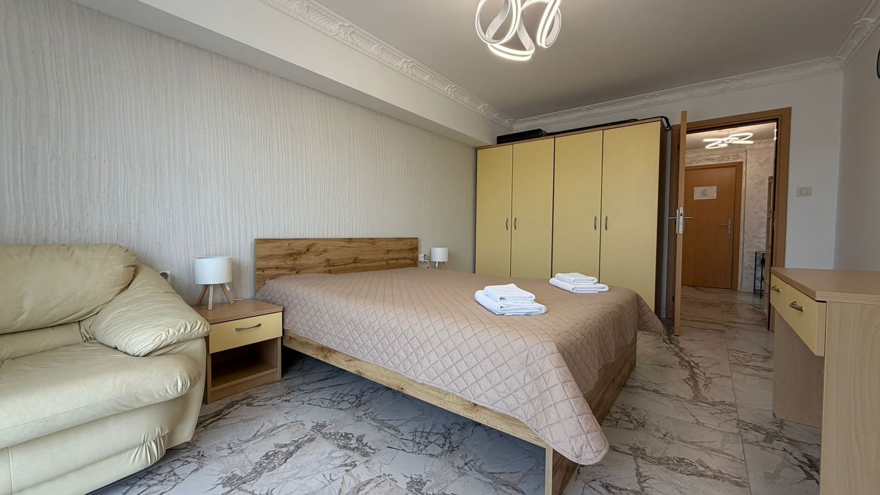 Przestronne dwupokojowe mieszkanie 300 m od morza w Słonecznym Brzegu – komfort, bezpieczeństwo i doskonała inwestycja