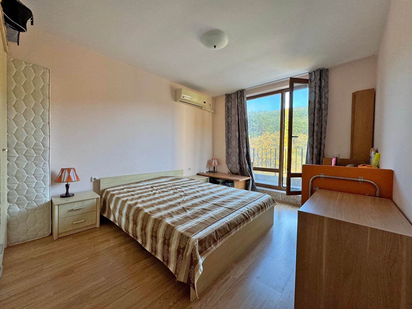 Przestronny apartament z dwiema sypialniami z panoramicznym widokiem na morze i góry – gotowy do zamieszkania