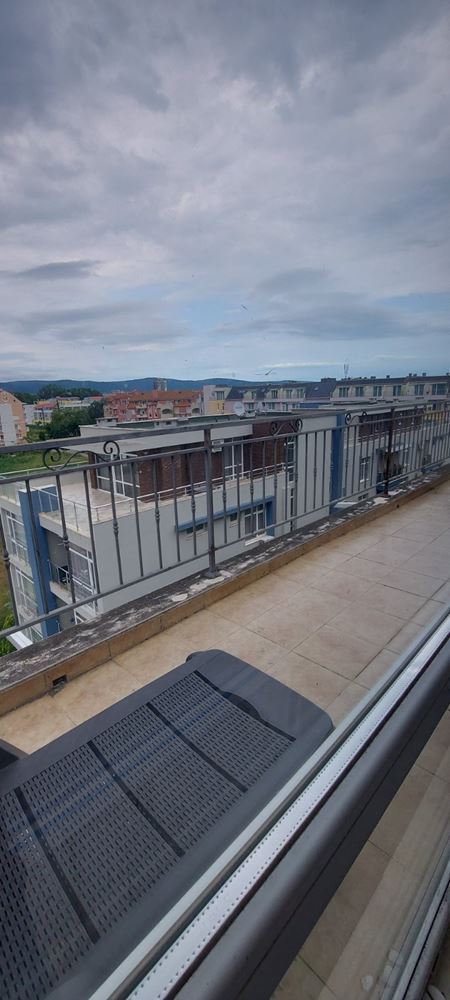 Przestronne mieszkanie z jedną sypialnią w Słonecznym Brzegu – komfort, zieleń i doskonałe udogodnienia w nowoczesnym kompleksie