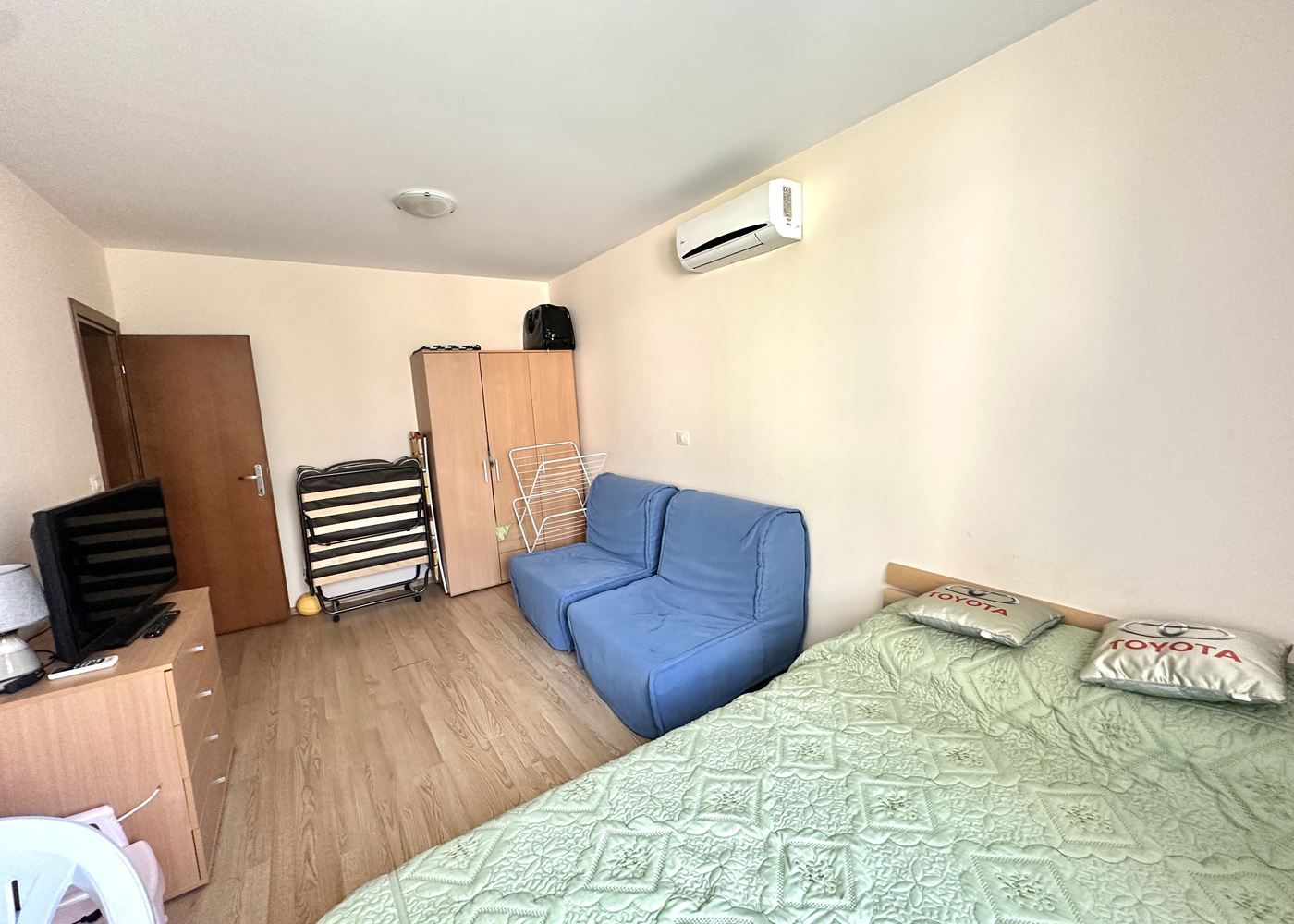Apartament z jedną sypialnią w pierwszej linii brzegowej w Świętym Własie – przytulność i morska atmosfera