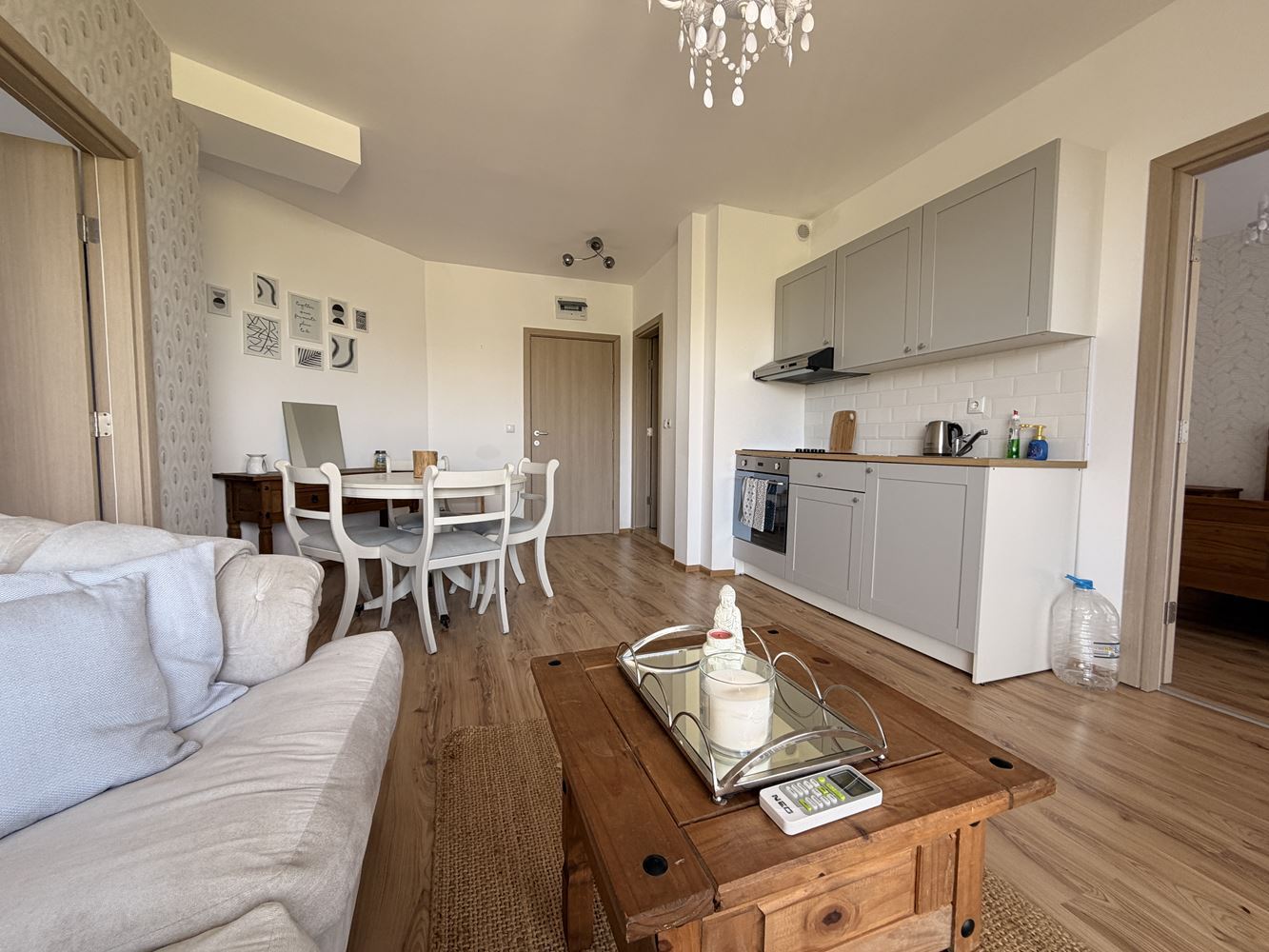 Mieszkanie z dwiema sypialniami i panoramicznym tarasem na obrzeżach Sunny Beach – komfort, spokój i styl