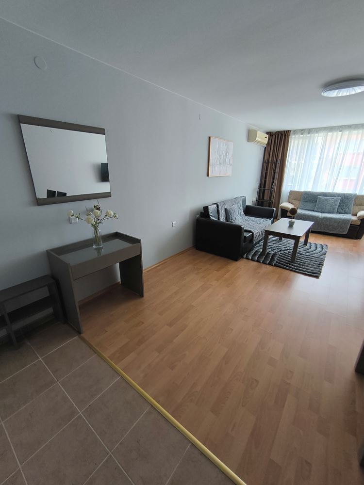 Luksusowy apartament z jedną sypialnią w pierwszej linii brzegowej w Świętym Własie