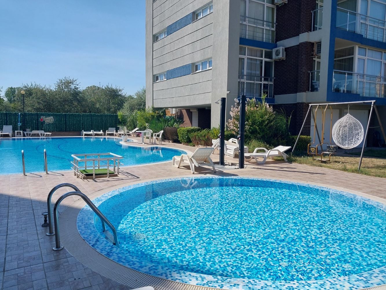 Spokojne miejsce w pobliżu Cacao Beach: apartament z jedną sypialnią i dwoma tarasami w południowej części Słonecznego Brzegu 