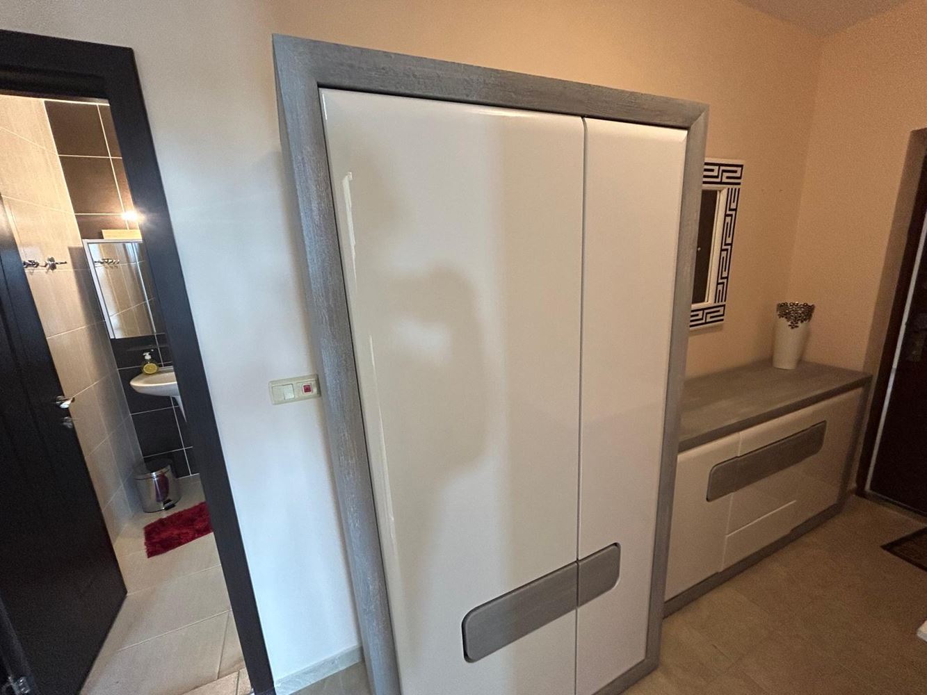 Przestronny apartament z dwiema sypialniami i prywatnym ogrodem w Nesebyrze – komfort, spokój i doskonale utrzymany teren