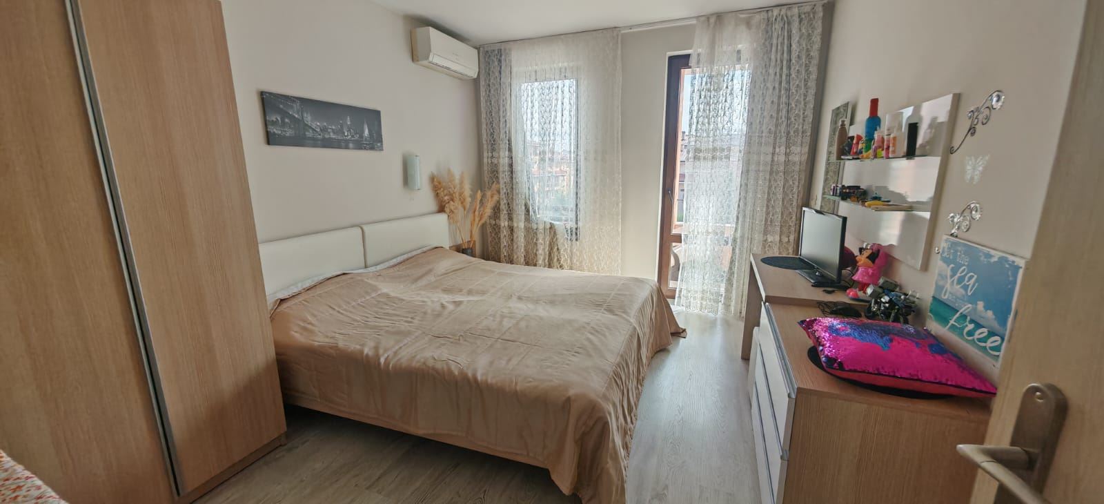 Apartament z dwiema sypialniami, widokiem na baseny i częściowym widokiem na morze, 200 metrów od plaży w Sveti Vlas