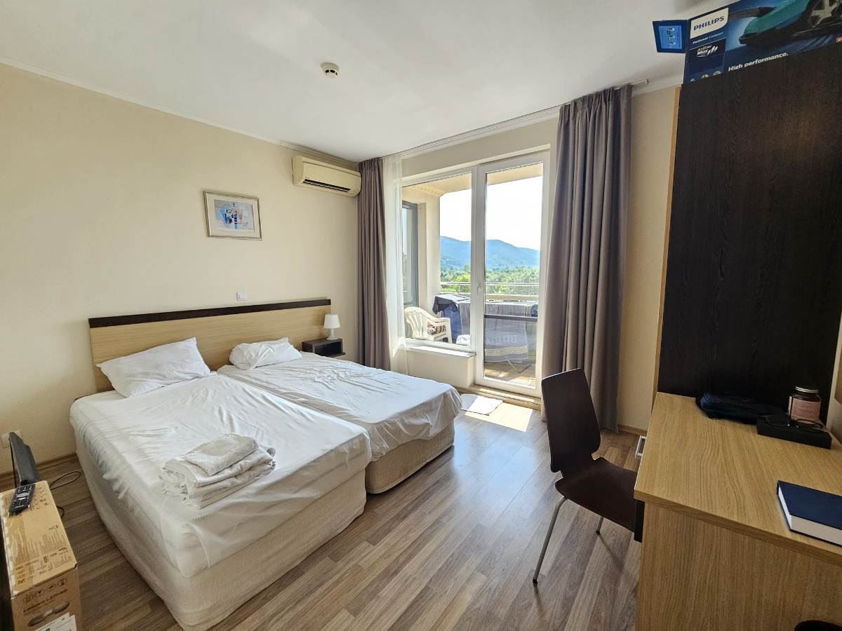Luksusowy apartament z trzema sypialniami na pierwszej linii brzegowej w Obzorze – panoramiczny widok na morze i góry