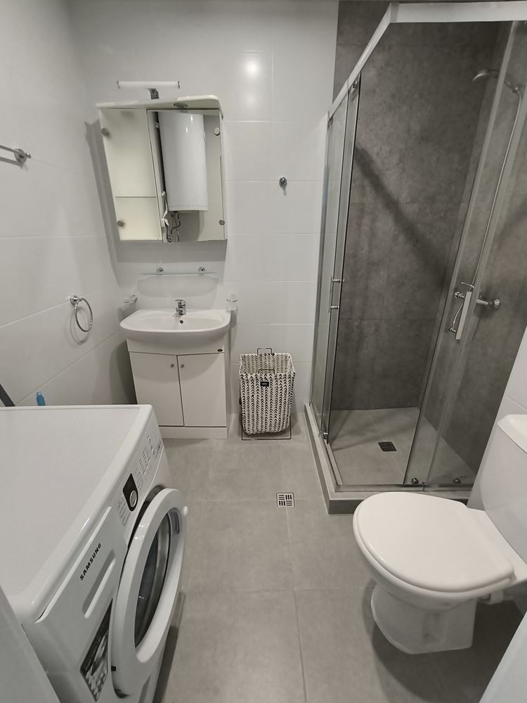 Luksusowy apartament z jedną sypialnią w pierwszej linii brzegowej w Świętym Własie