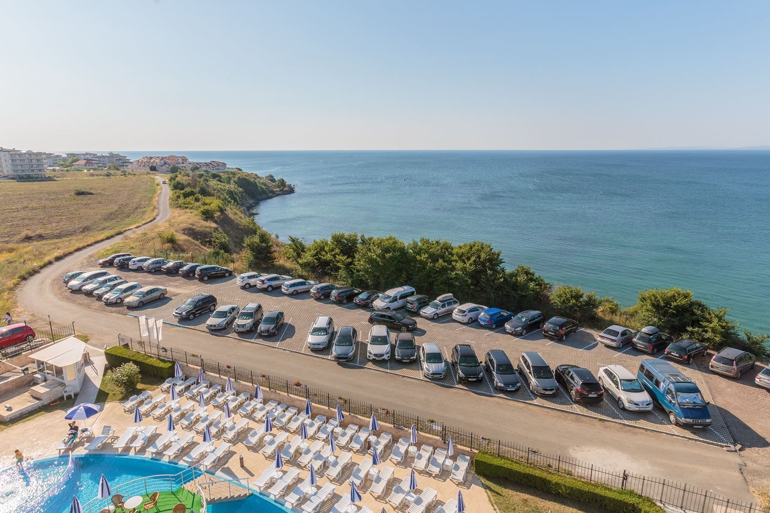 Pierwsza linia brzegowa z piękną panoramą morza – przestronne mieszkanie z jedną sypialnią i dwoma tarasami