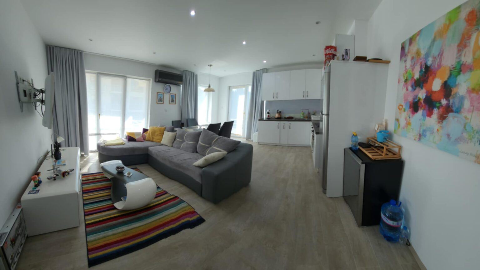 Apartament z dwiema sypialniami z widokiem na basen w Sveti Vlas – komfort, styl i doskonała lokalizacja