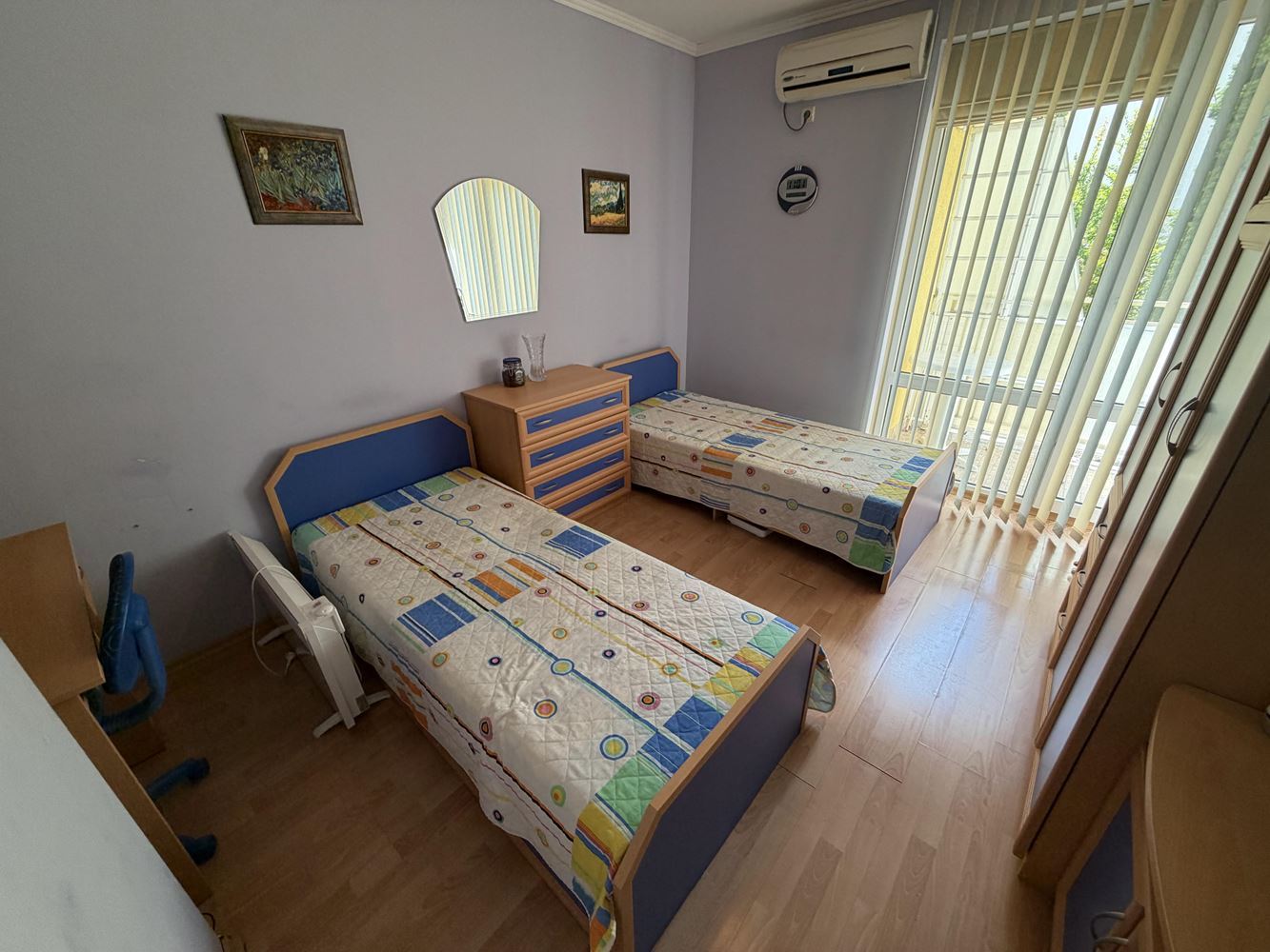 Apartament z jedną sypialnią, przestronnym tarasem i widokiem na morze w Sveti Vlas – 300 metrów od plaży