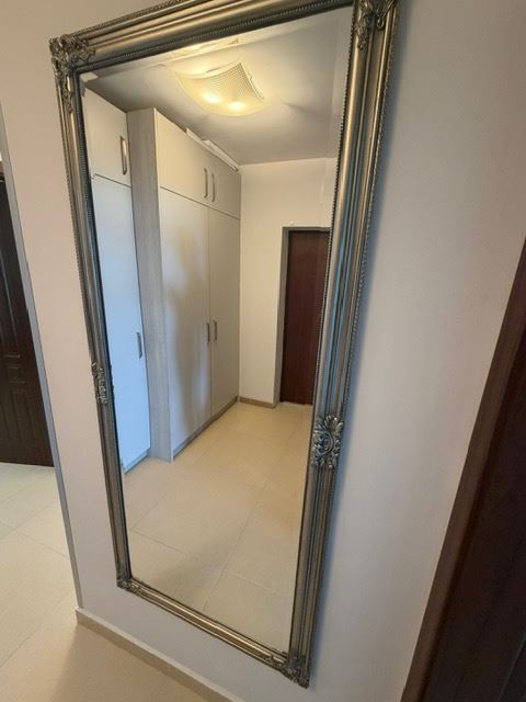 Przestronny apartament z 2 sypialniami w pierwszej linii brzegowej z frontalnym panoramicznym widokiem na morze