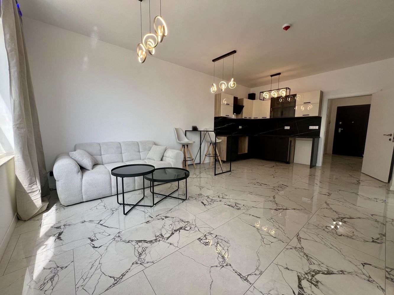 Nowoczesny apartament z jedną sypialnią z panoramicznym widokiem w prestiżowym kompleksie – gotowy do zamieszkania