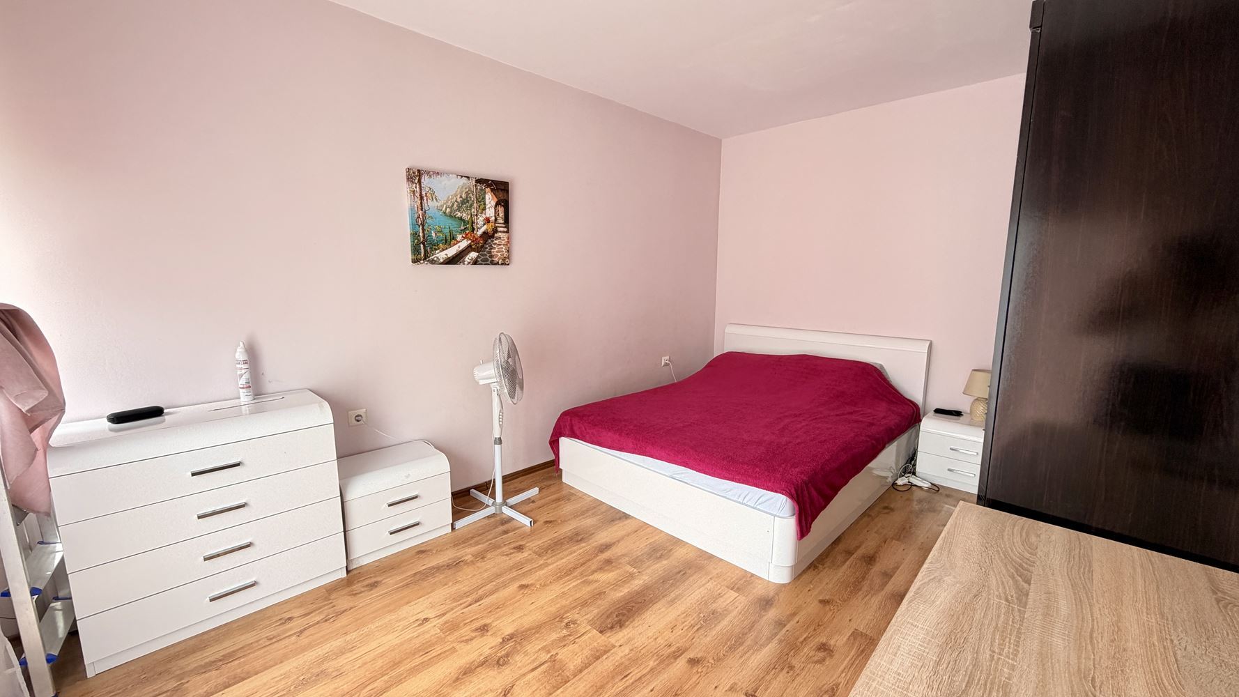 Apartament z jedną sypialnią w Słonecznym Brzegu – spokój, zieleń i komfort w sercu kurortu