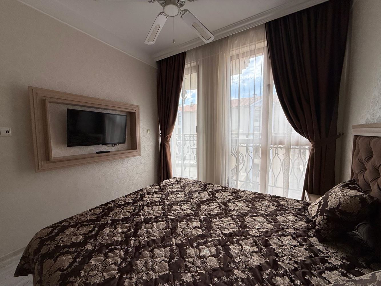 Apartament z jedną sypialnią w luksusowym kompleksie w Słonecznym Brzegu z imponującymi basenami i strefami wypoczynku