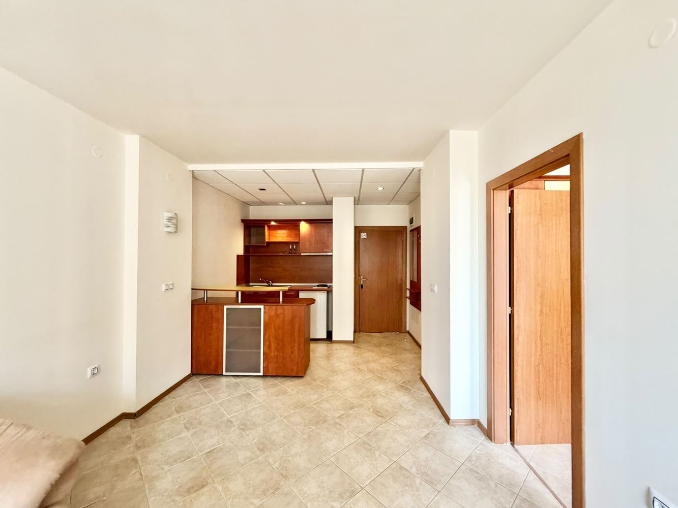 Przestronny apartament z jedną sypialnią i widokiem na morze na drugiej linii zabudowy w Słonecznym Brzegu