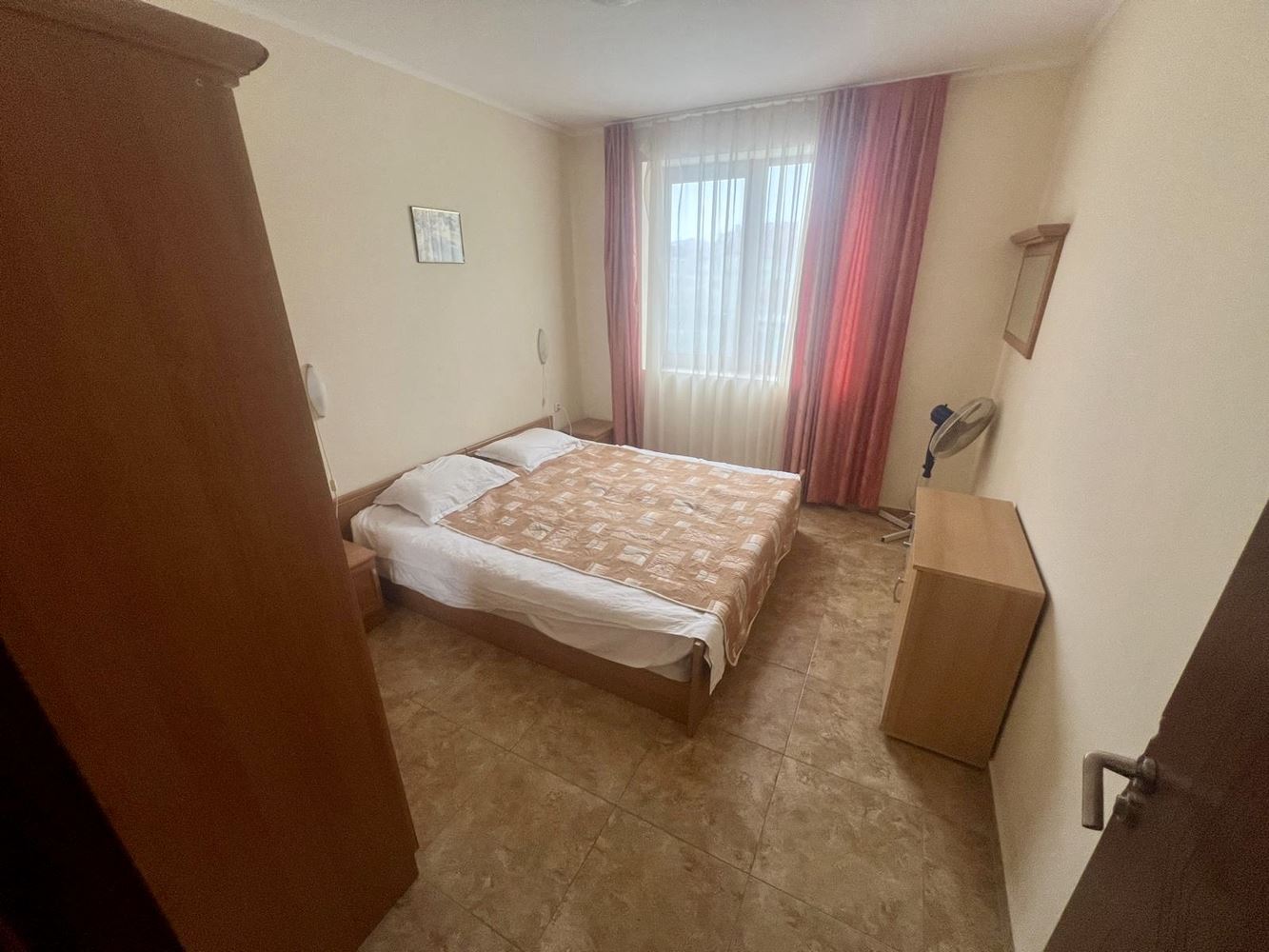 Przestronne trzypokojowe mieszkanie z widokiem na basen w prestiżowym kompleksie w Nesebyrze