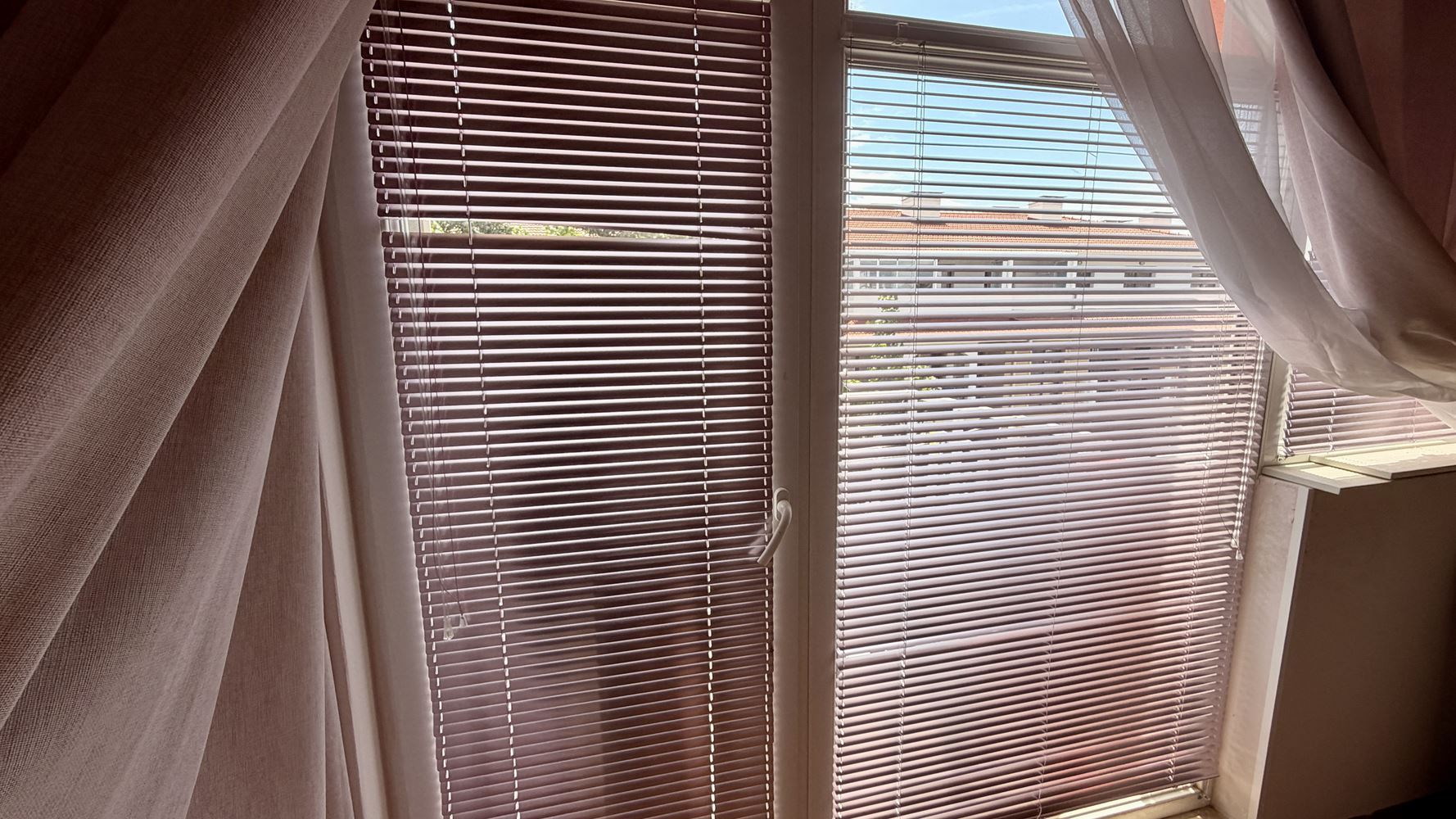 Apartament z jedną sypialnią w Słonecznym Brzegu – spokój, zieleń i komfort w sercu kurortu