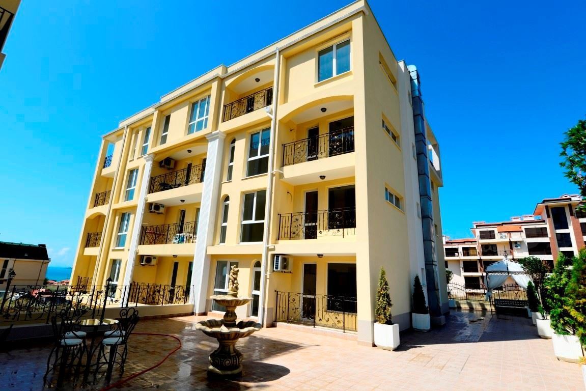 Komfort i funkcjonalność nad morzem – w pełni umeblowany apartament z jedną sypialnią w Świętym Własie