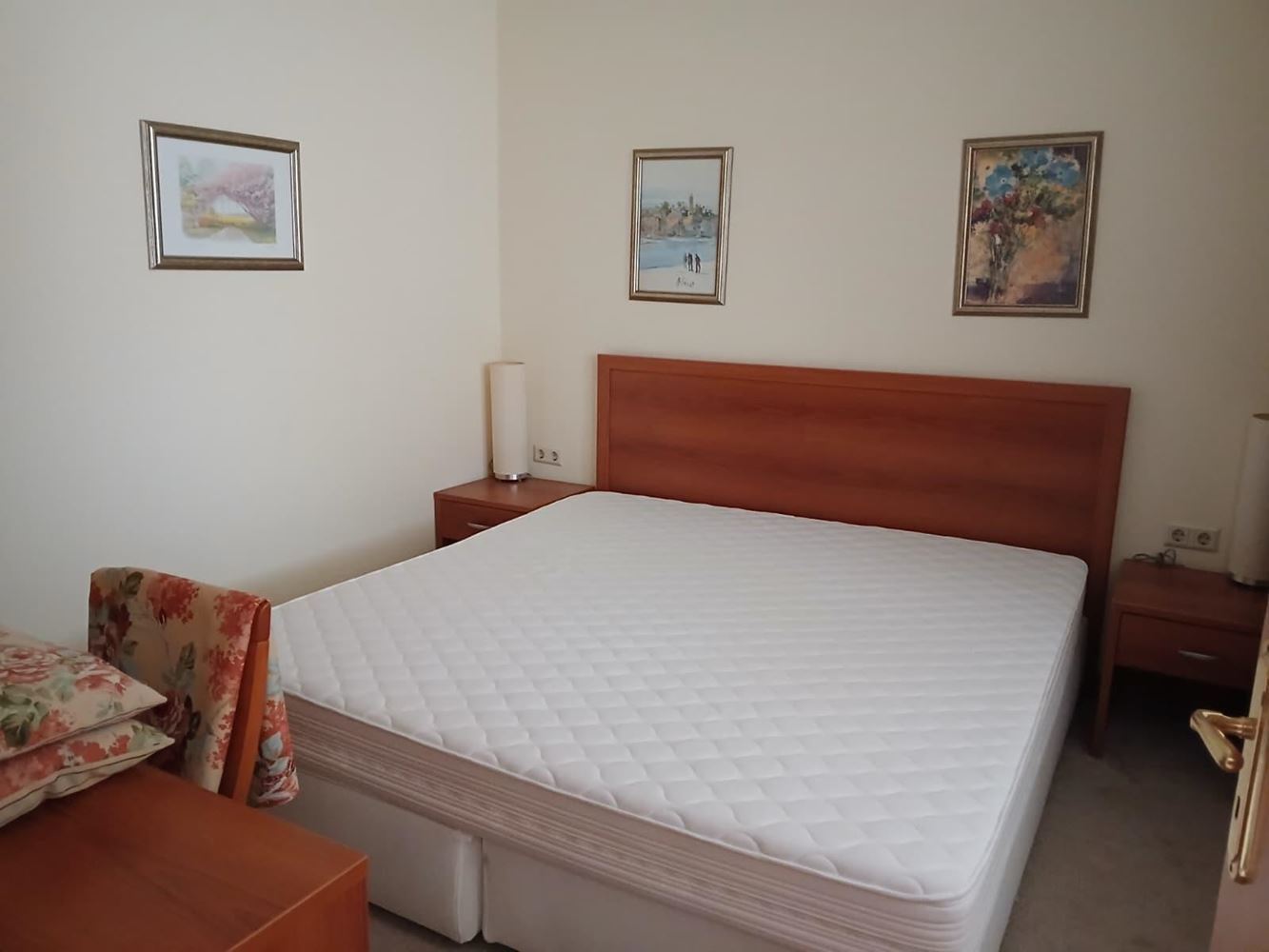 Atrakcyjny apartament z jedną sypialnią przy samej plaży w Pomorie – komfort, baseny i strefa SPA