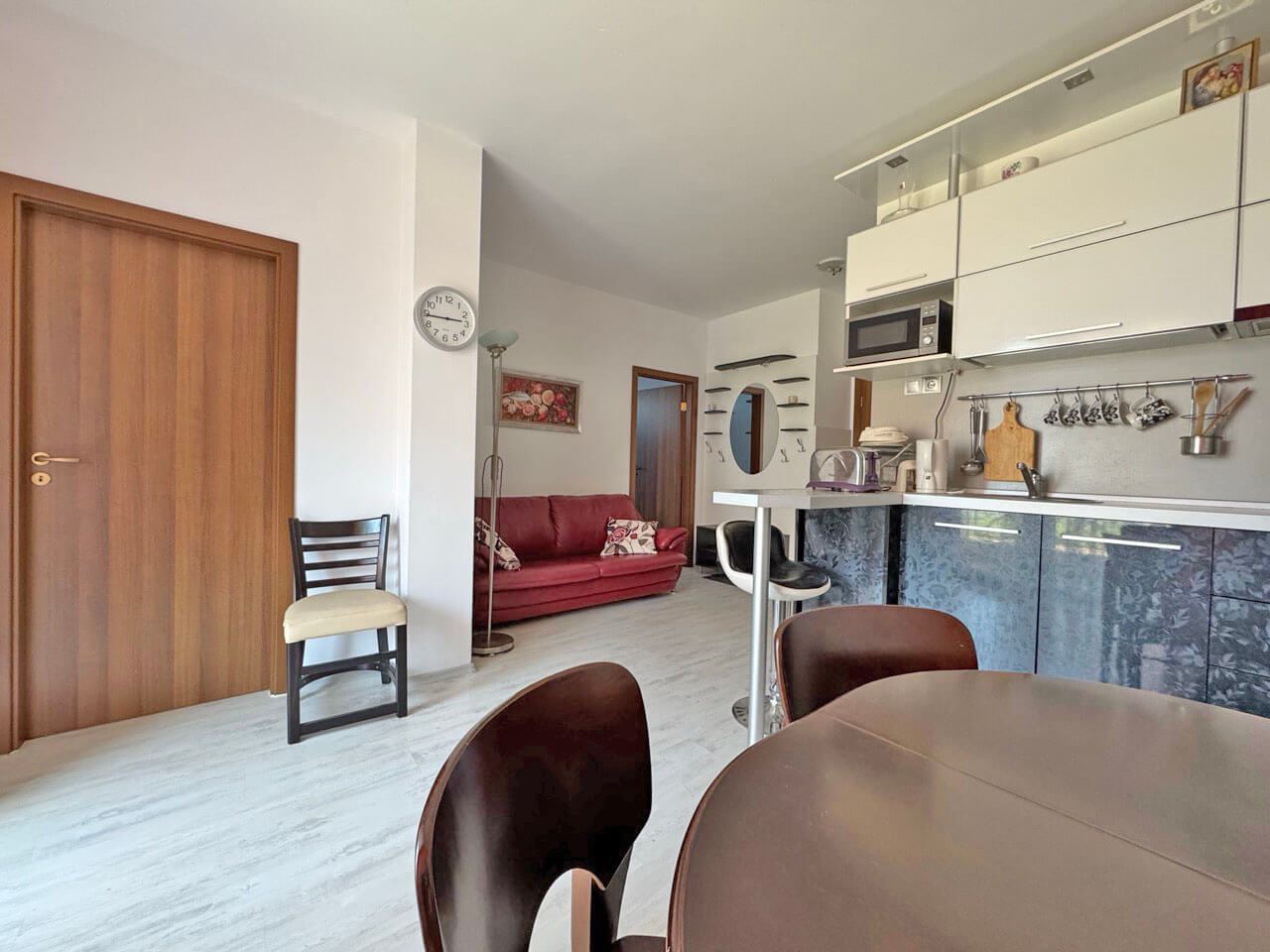 Trzypokojowe mieszkanie w kompleksie z dobrze zorganizowanym otoczeniem i przytulną atmosferą