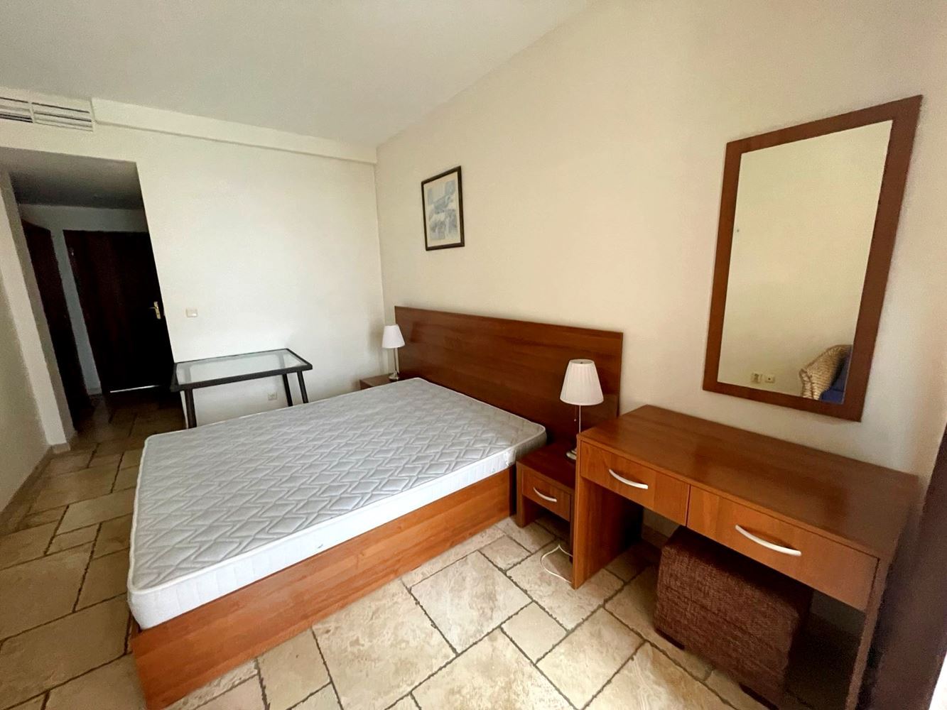 Przestronny umeblowany apartament z dwiema sypialniami i widokiem na morze w pobliżu Bałcziku – komfort wśród natury i Golfowej Riwiery