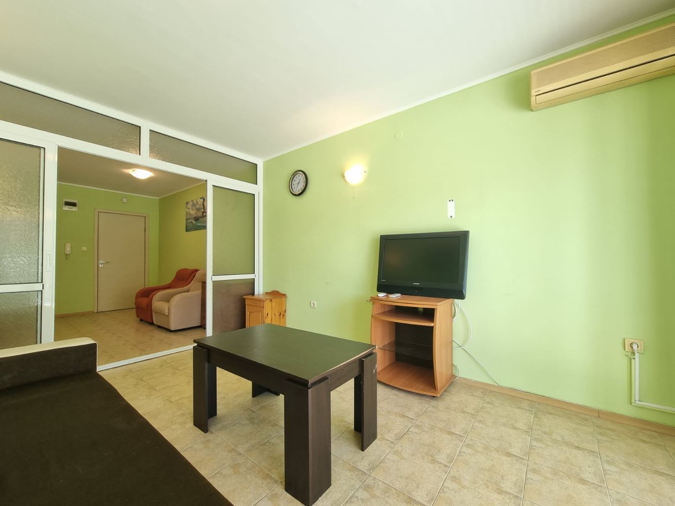 Umeblowany apartament z jedną sypialnią w Słonecznym Brzegu – funkcjonalna nieruchomość z udogodnieniami i niską opłatą eksploatacyjną