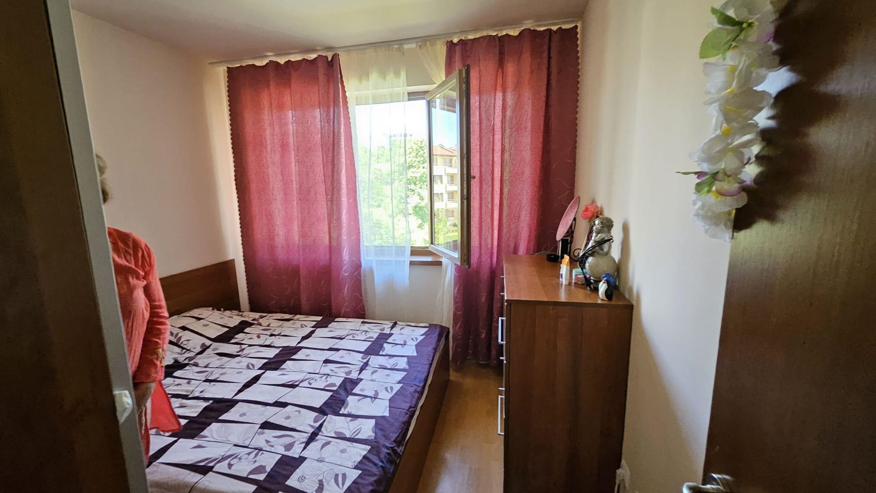 Morska panorama i komfort zaledwie 100 metrów od plaży! Umeblowany apartament z jedną sypialnią w kompleksie w Białej