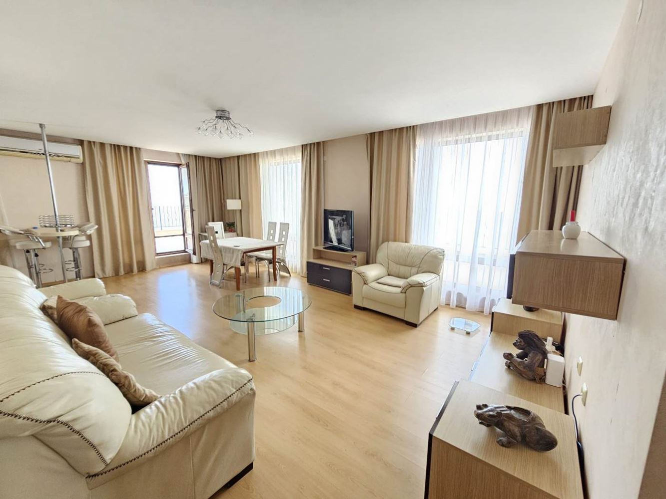 Święty Włas – apartament z trzema sypialniami z bezpośrednim panoramicznym widokiem na morze w kompleksie przy samej plaży
