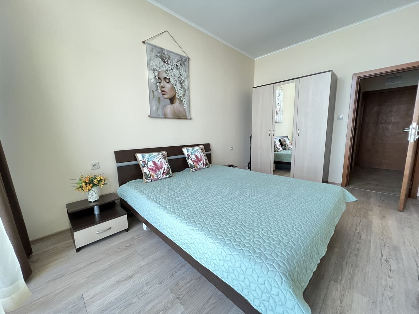 Apartament z jedną sypialnią w pierwszej linii brzegowej z widokiem na morze w Nesebyrze, 500 m od Starego Miasta