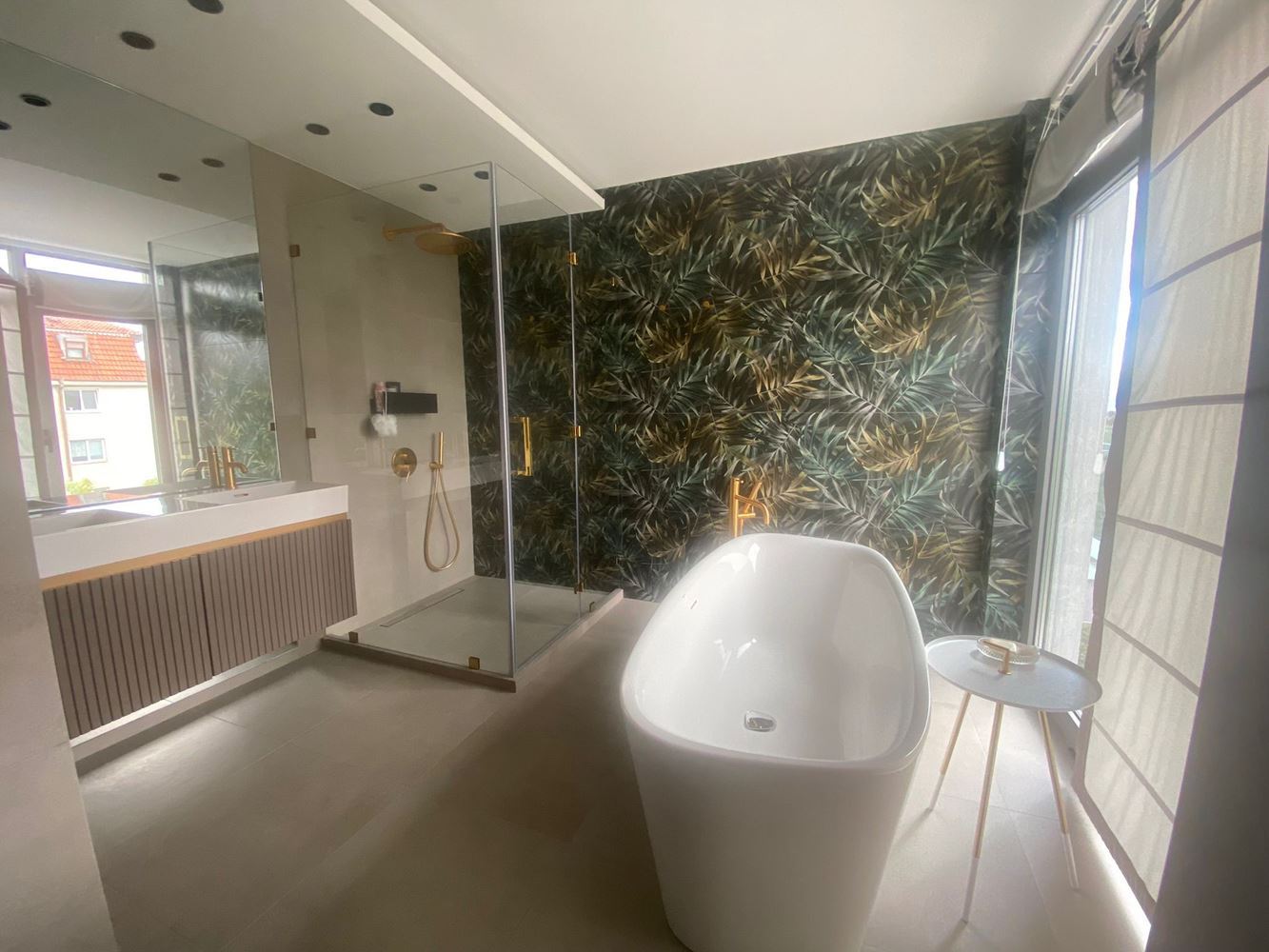 Elegancki i przestronny apartament trzypokojowy na pierwszej linii brzegowej w Nesebyrze – panoramiczny widok na morze i komfort premium