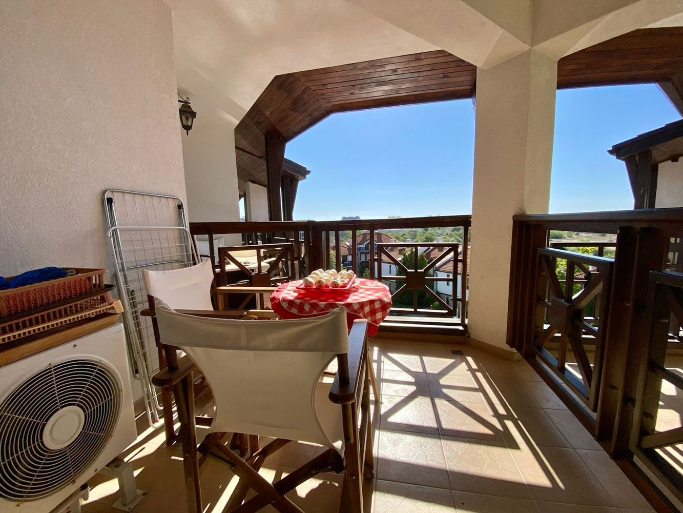 Przestronne w pełni umeblowane studio z widokiem na basen w Słonecznym Brzegu – komfort, spokój i doskonała inwestycja