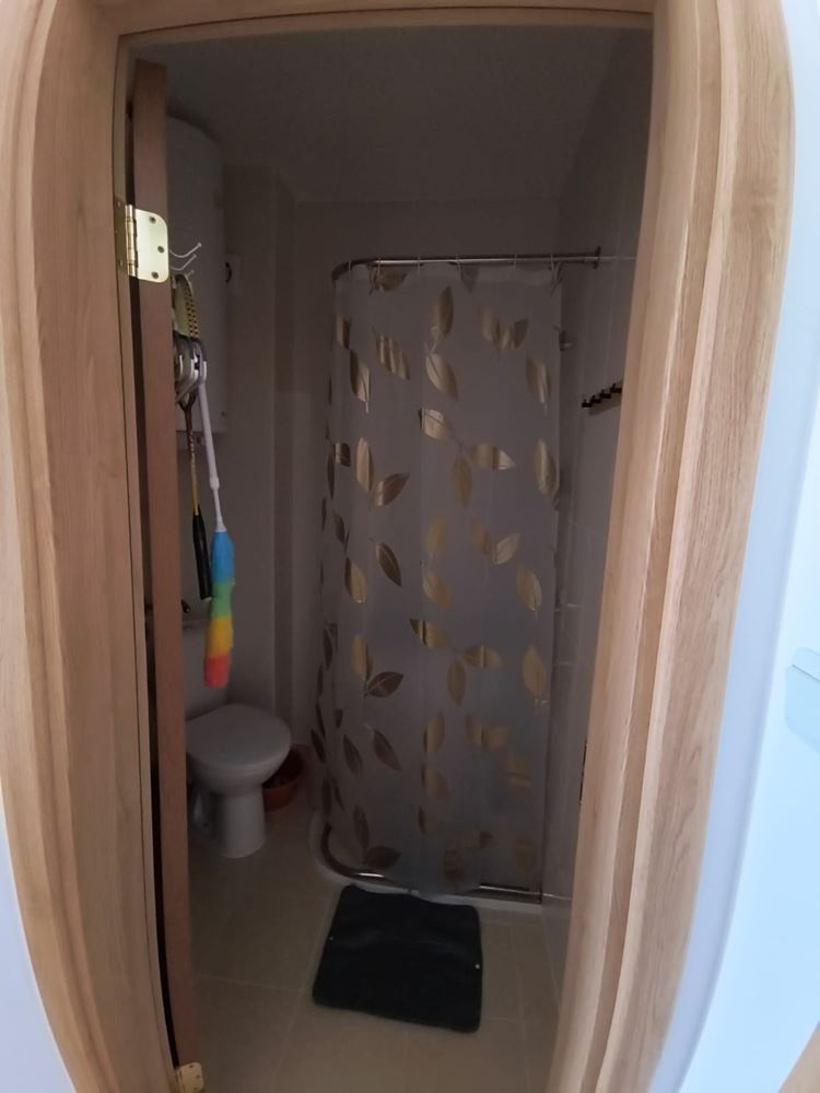 Ekskluzywnie umeblowana kawalerka w zamkniętym kompleksie z bogatą infrastrukturą i spokojną atmosferą