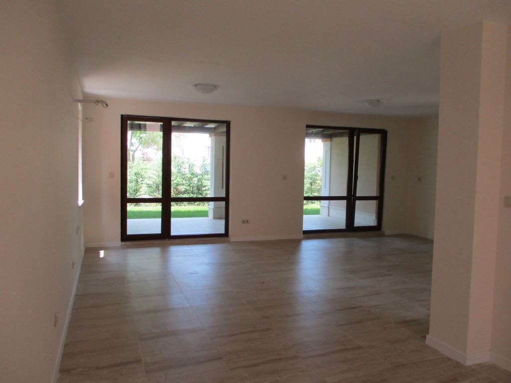 Dwupiętrowy dom typu townhouse w kompleksie „Green Life”, Sozopol – stylowe życie tuż przy plaży