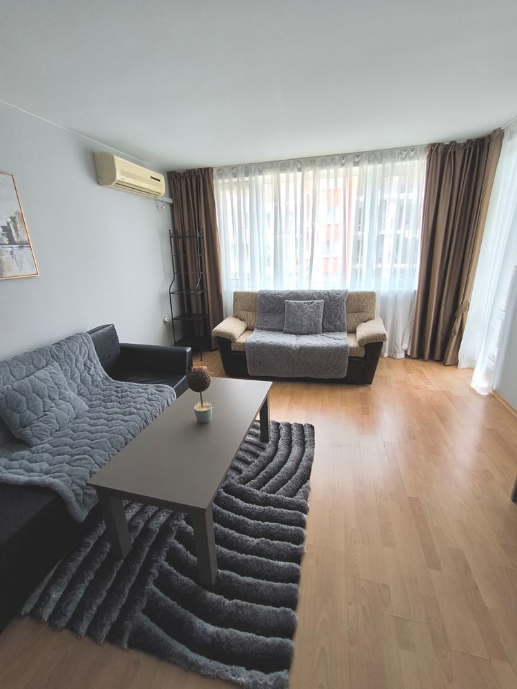 Luksusowy apartament z jedną sypialnią w pierwszej linii brzegowej w Świętym Własie