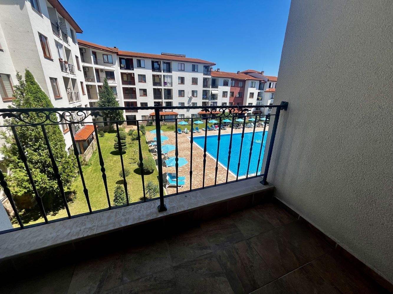 Przestronny apartament z dwiema sypialniami w Nesebyrze – w pełni umeblowany i gotowy do zamieszkania