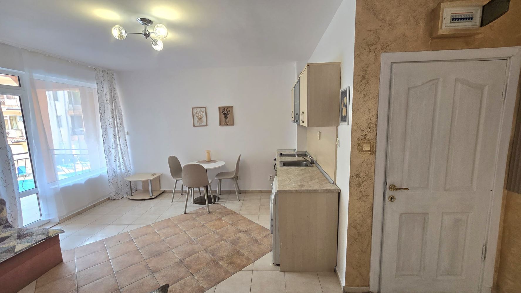 Apartament z dwiema sypialniami, ekspozycją południową i widokiem na basen w Słonecznym Brzegu