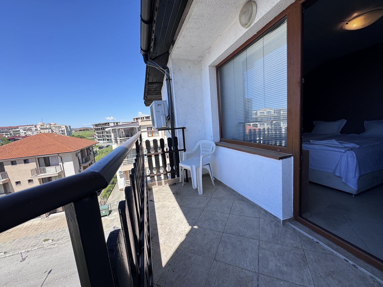 Przestronny apartament z jedną sypialnią w kompleksie z basenem w Rawdzie – doskonały wybór do zamieszkania lub jako inwestycja