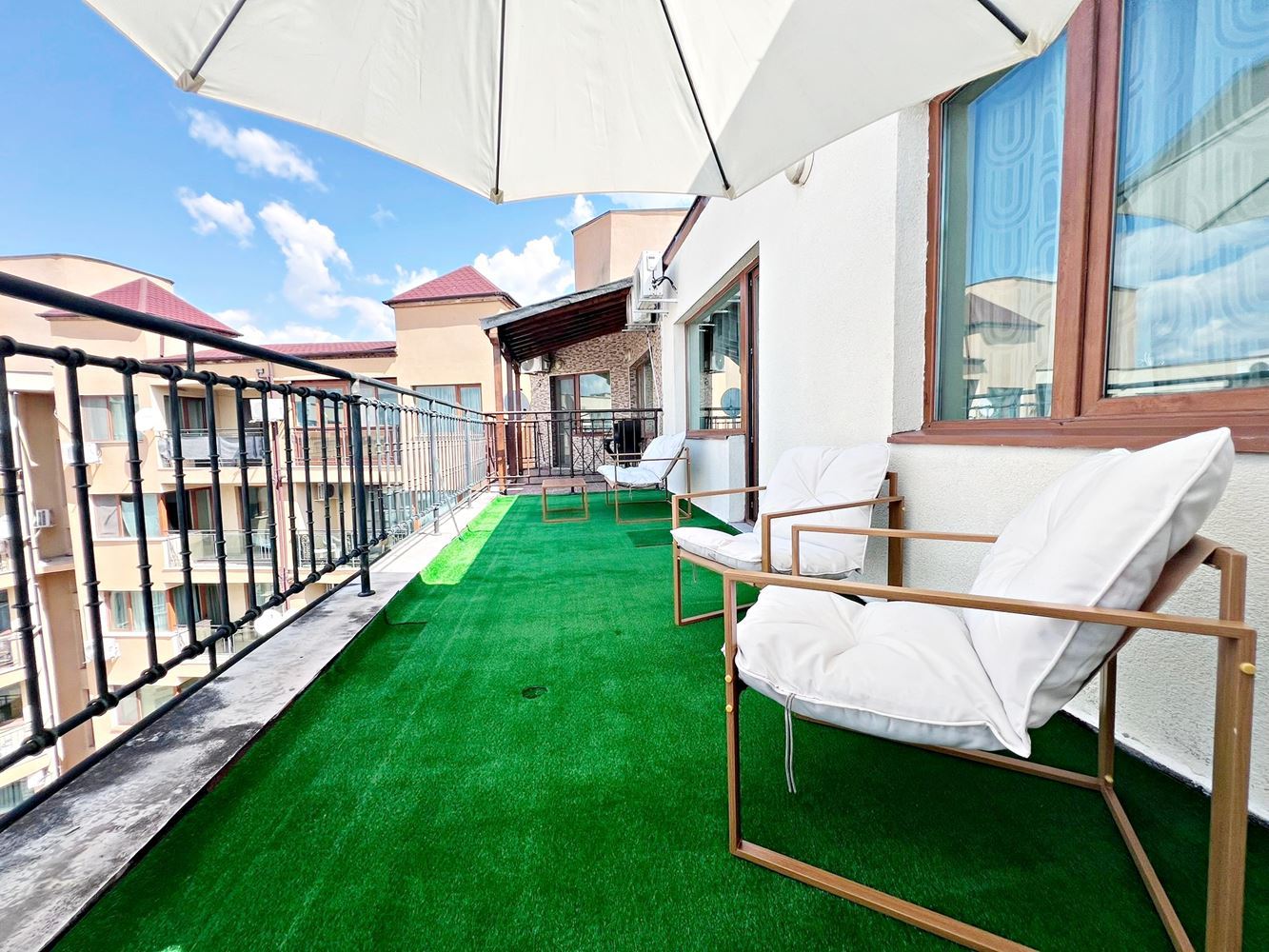 Stylowe mieszkanie z jedną sypialnią z niską opłatą za utrzymanie w doskonałym kompleksie w Słonecznym Brzegu – gotowe do zamieszkania lub inwestycji