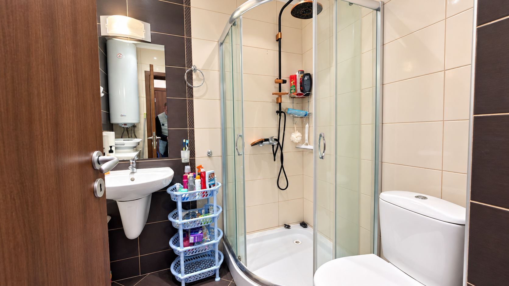Przytulny, niewielki apartament z jedną sypialnią w kompleksie z basenem i całodobową ochroną