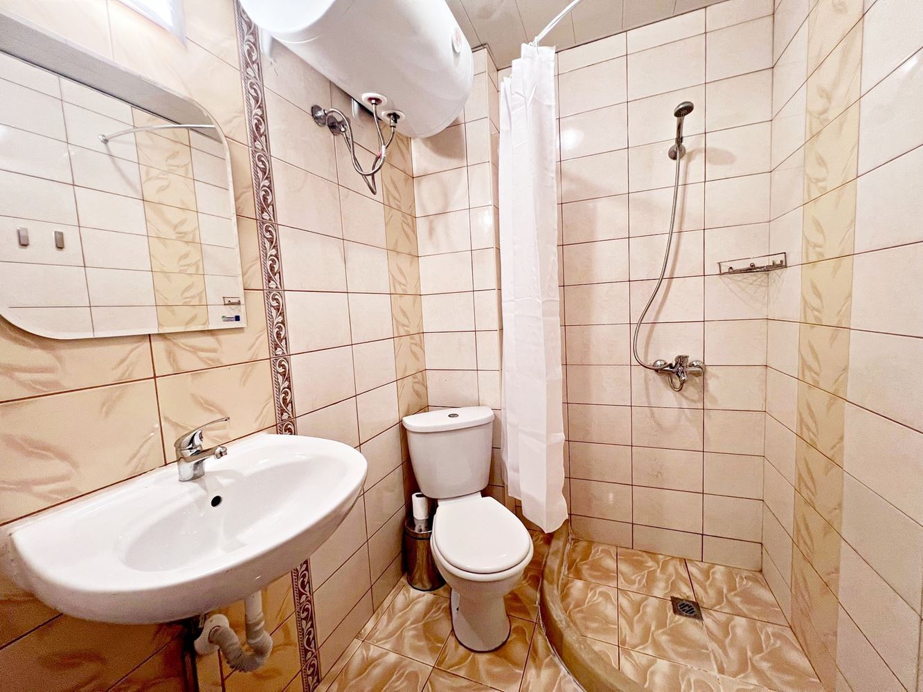 Stylowe mieszkanie z jedną sypialnią z niską opłatą za utrzymanie w doskonałym kompleksie w Słonecznym Brzegu – gotowe do zamieszkania lub inwestycji