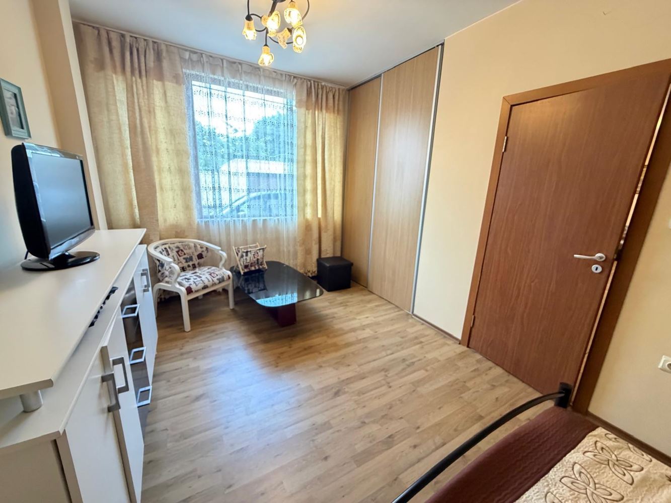 Przytulny apartament z jedną sypialnią w Sarafowie – prywatne wejście, bez opłaty za utrzymanie, idealny do całorocznego zamieszkania