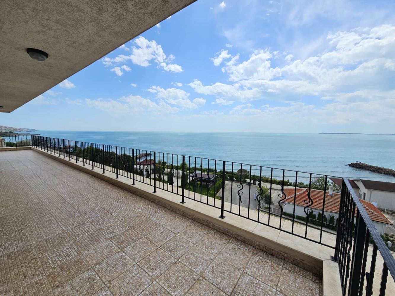 Święty Włas – apartament z trzema sypialniami z bezpośrednim panoramicznym widokiem na morze w kompleksie przy samej plaży
