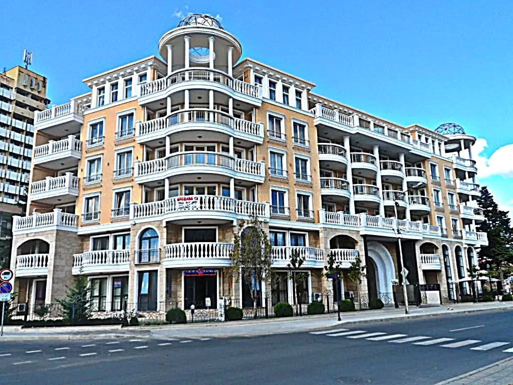 Przestronny apartament z dwiema sypialniami 100 metrów od plaży w Nesebyrze